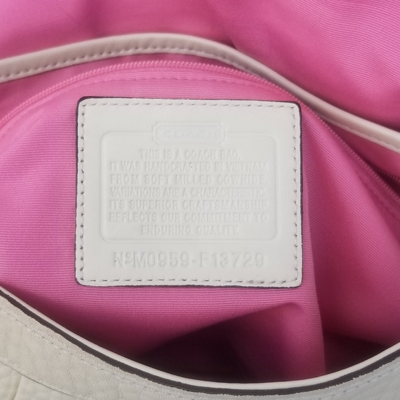 No longer available- COACH HANDBAG CREAM COLOR - Picture 5 of 16